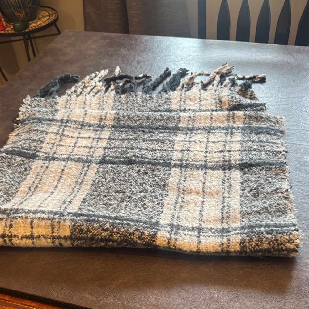 Steve Madden Gray & Cream Plaid Fringe scarf for shawl